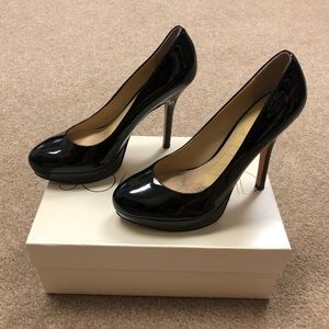Joan & David 9 M- Flipp Black Patent Stiletto Heel